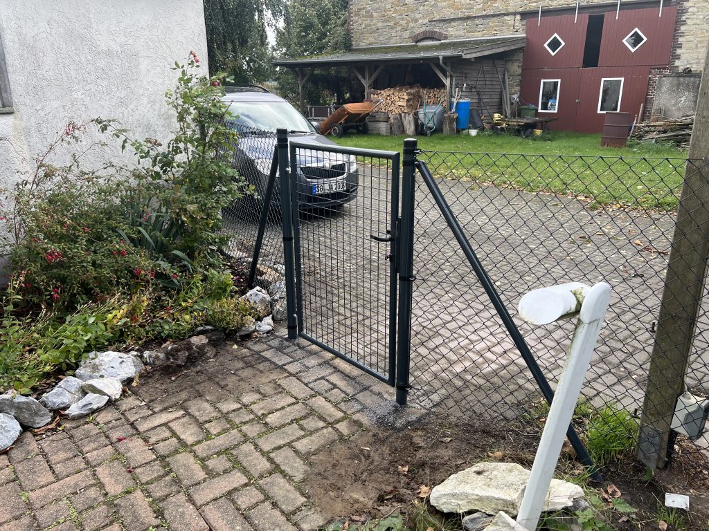 Maschendrahtzaun Gartentor
