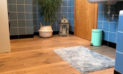 Fußboden in einem Gäste-WC