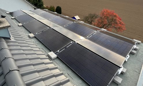 PV-Anlagen – Montage der Module einer Photovoltaik-Anlage